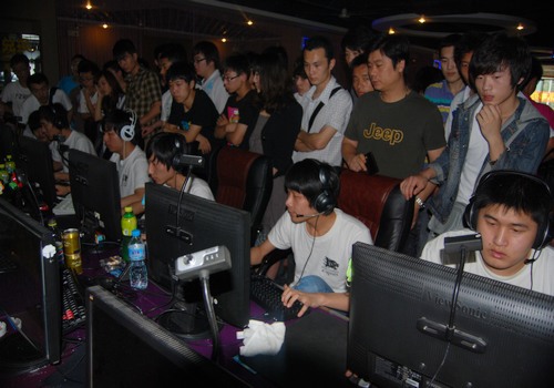 电竞比分EliGE：我不认为s1mple打完这次比赛后就会说“不想打了”